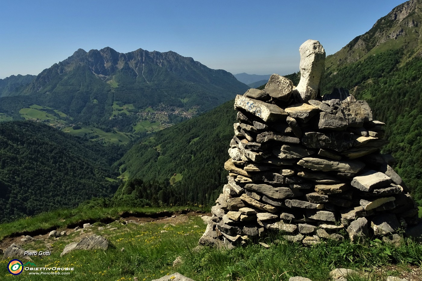 20 All'Omo (1600 m) con vista in Alben.JPG